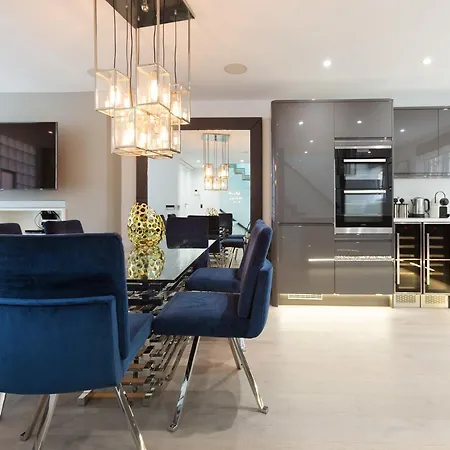 Stylish 3 Bedroom Mews South Kensington